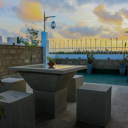 Niwahana Transit City Hotel Katunayaka Екстериор снимка