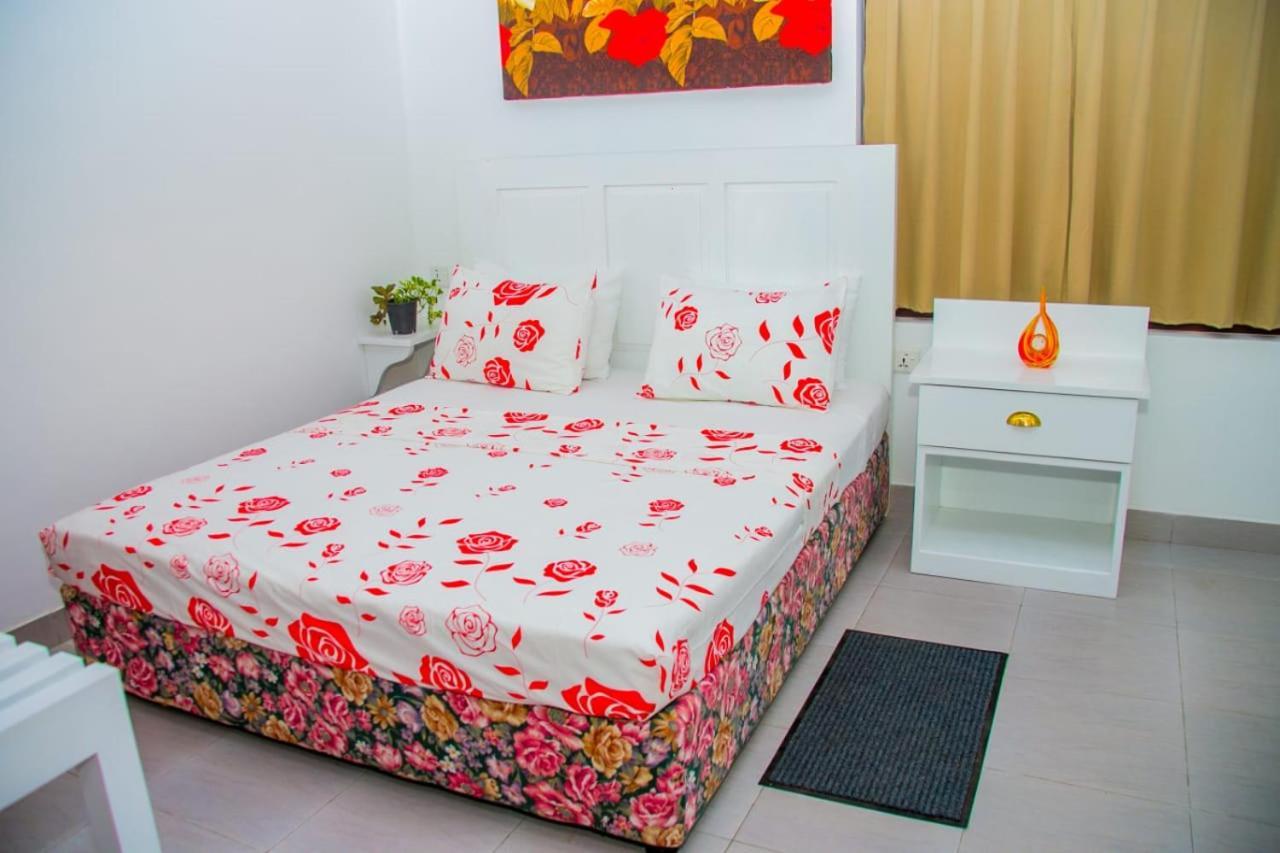 Niwahana Transit City Hotel Katunayaka Екстериор снимка