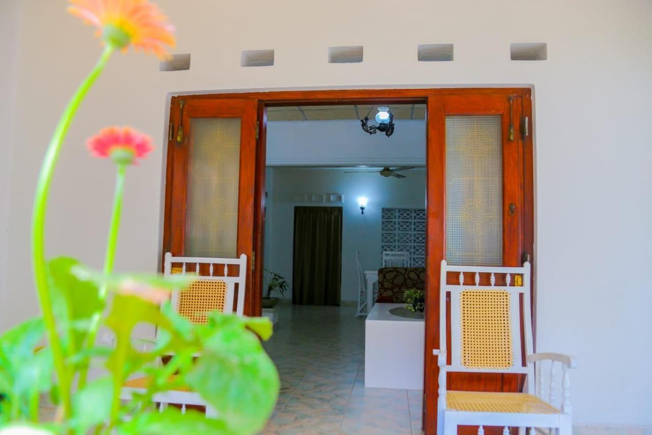 Niwahana Transit City Hotel Katunayaka Екстериор снимка