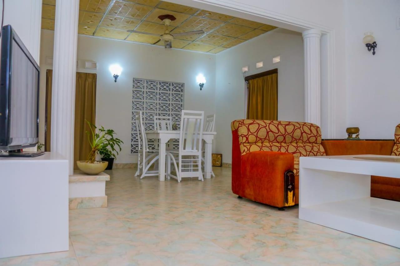 Niwahana Transit City Hotel Katunayaka Екстериор снимка
