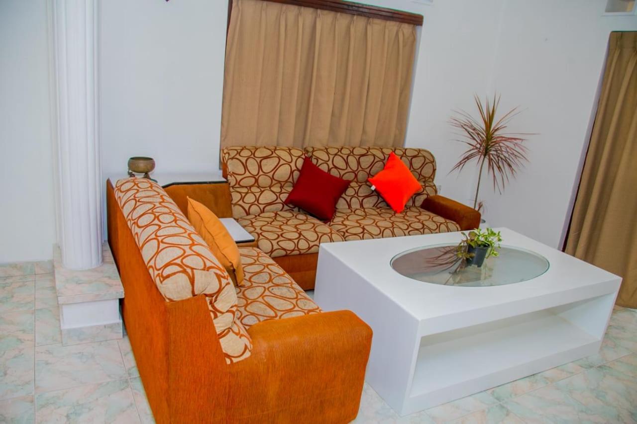 Niwahana Transit City Hotel Katunayaka Екстериор снимка