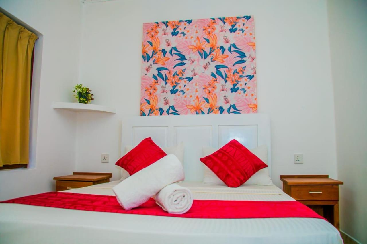 Niwahana Transit City Hotel Katunayaka Екстериор снимка