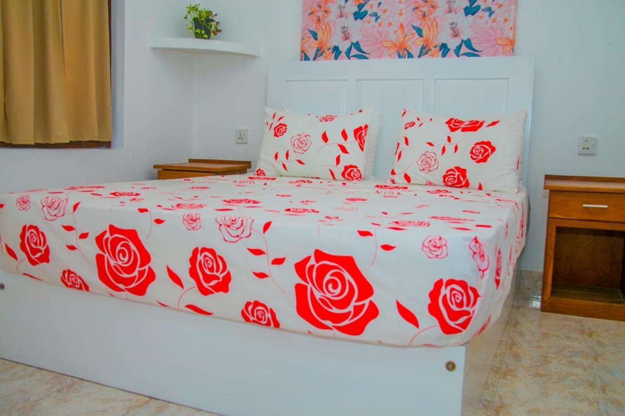 Niwahana Transit City Hotel Katunayaka Екстериор снимка