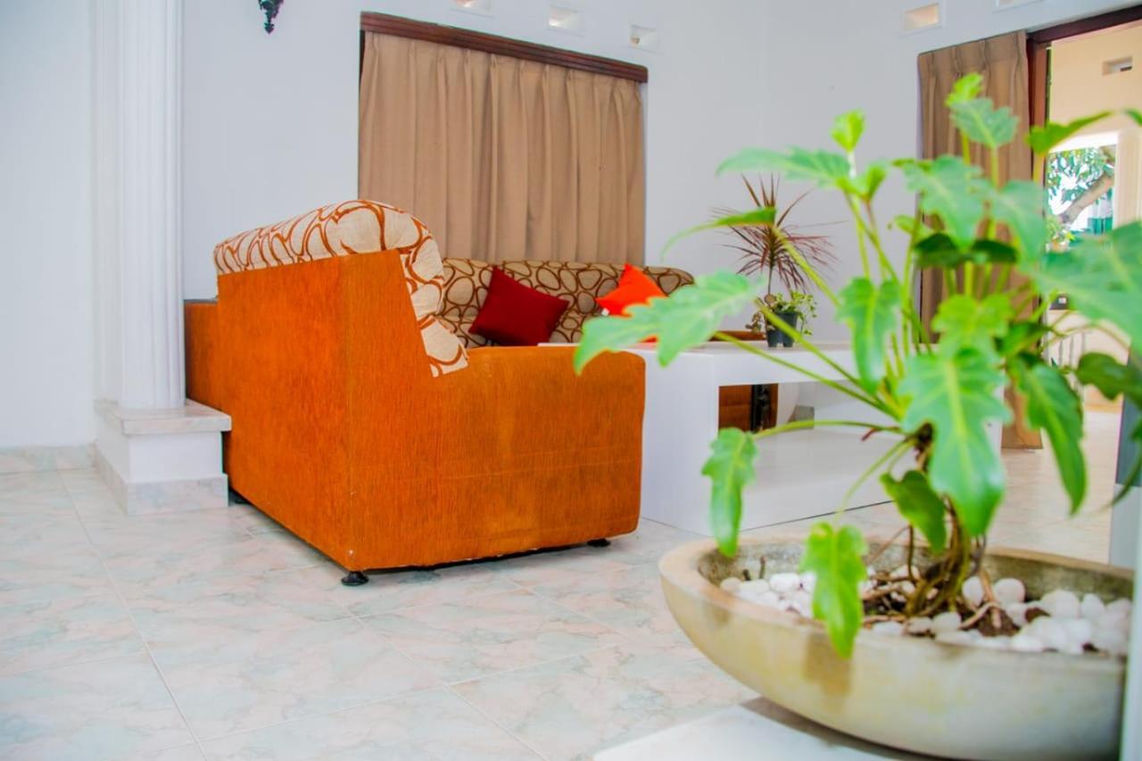 Niwahana Transit City Hotel Katunayaka Екстериор снимка