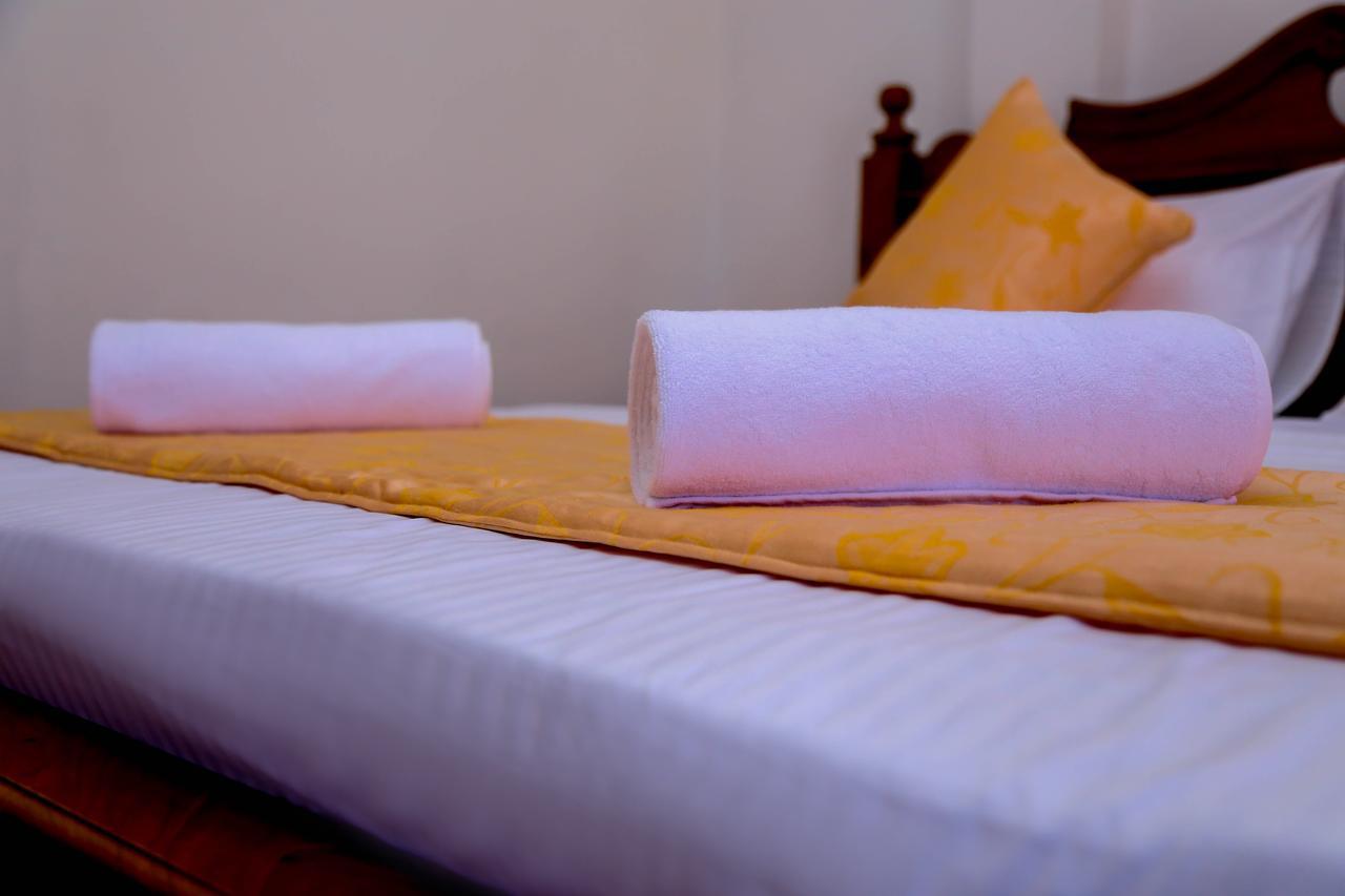 Niwahana Transit City Hotel Katunayaka Екстериор снимка