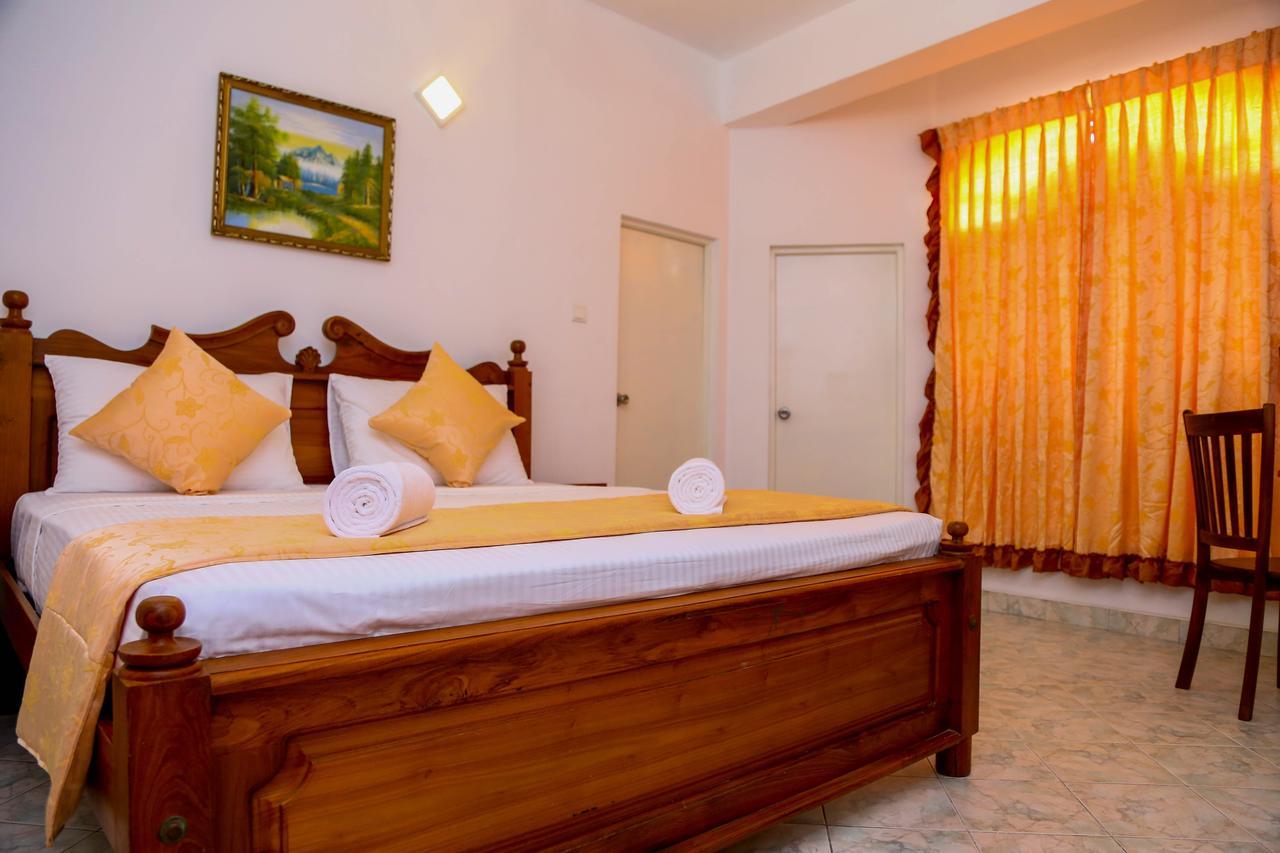 Niwahana Transit City Hotel Katunayaka Екстериор снимка